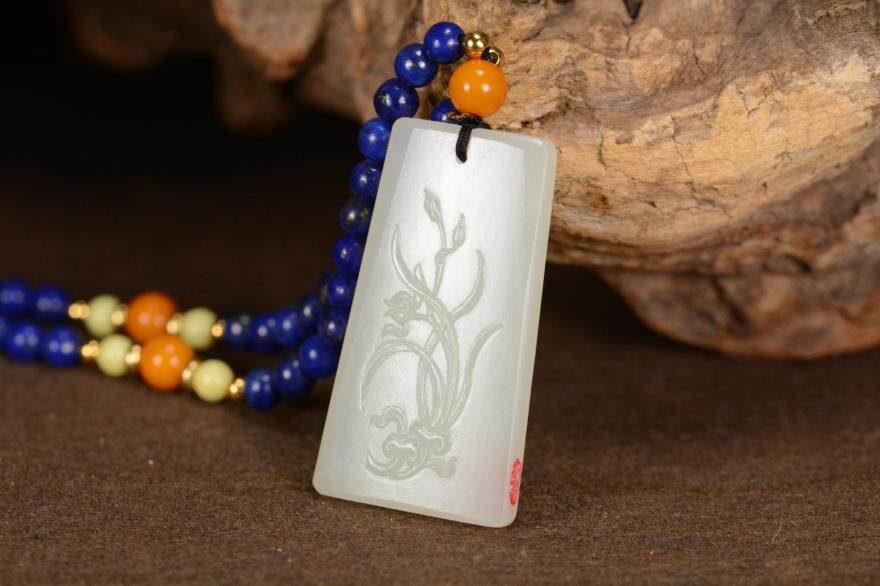 70海派玉雕大师张良作品 新疆和田籽料 蕙心兰质 兰花牌挂件