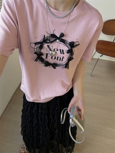 印花字母蝴蝶结装饰粉红色圆领短袖T恤2024新款时尚减龄百搭上衣