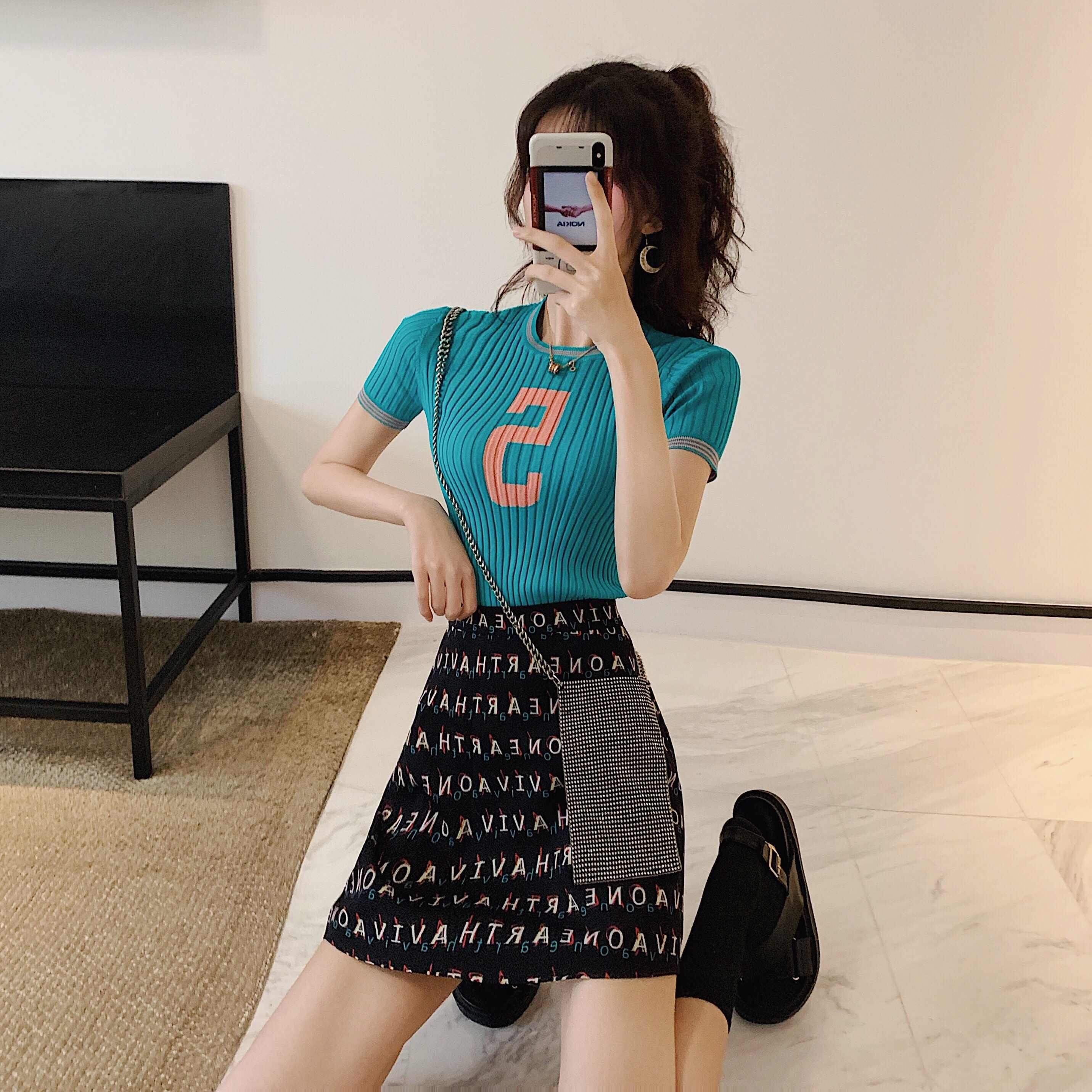 高腰套头针织衫搭配什么下装正确穿套头针织衫