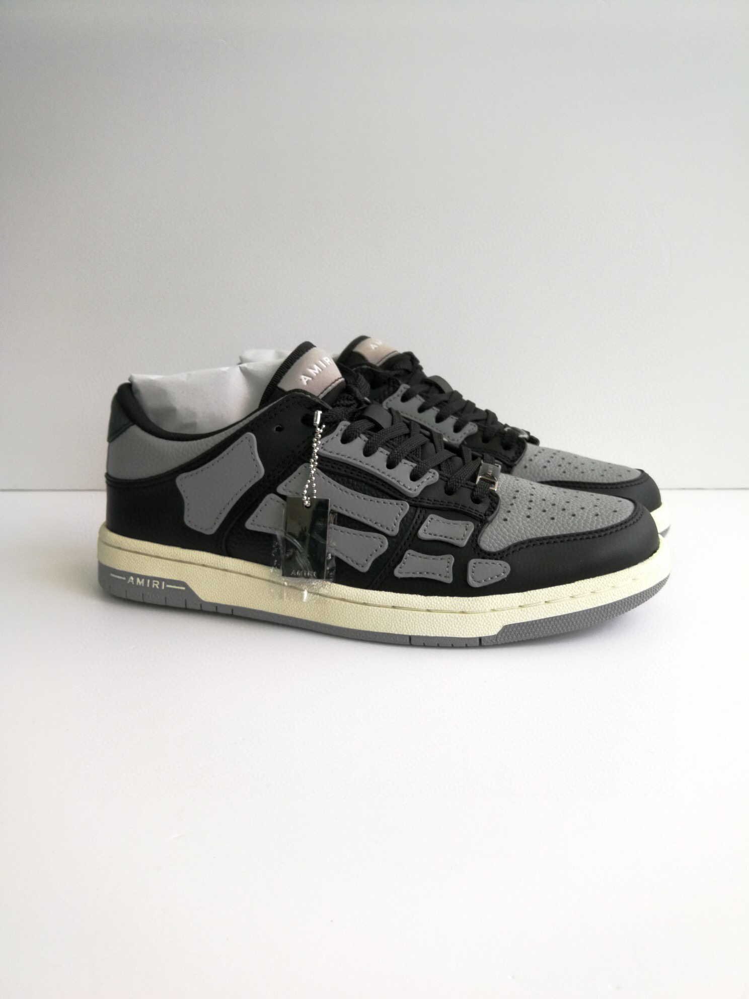 amiri 男士skel-top 黑色拼灰色骨头鞋 低帮运动鞋 mfs003/016