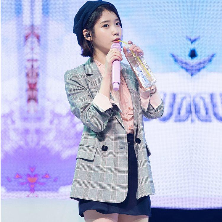 西装女外套韩版秋季iu李智恩韩国明星同款格子英伦复古长袖西服优惠券