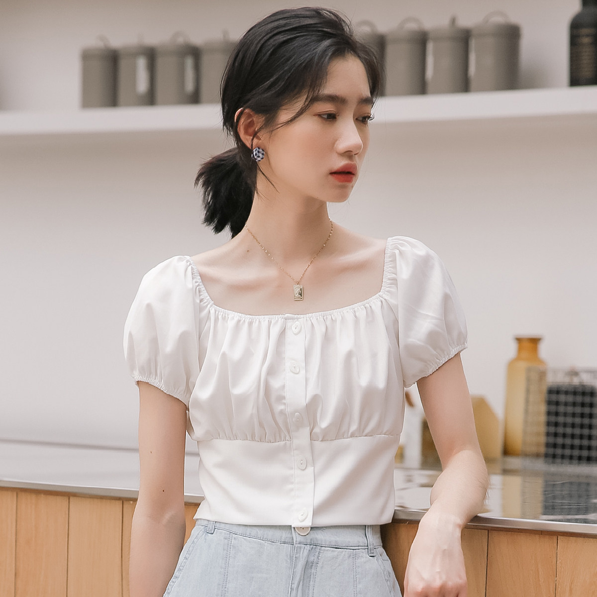 短款小衬衫女设计感小众褶皱方领露锁