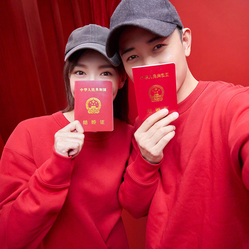 唐嫣罗晋拍结婚照红色圆领卫衣明星同款男女同款加绒情侣装上衣