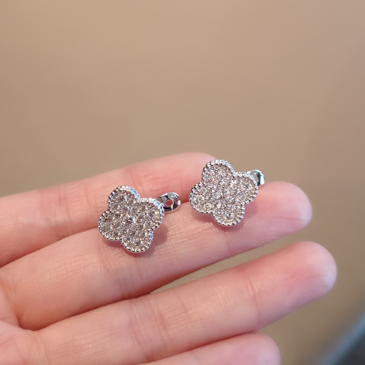 四叶草满钻耳钉_新品s925纯银满钻黑玛瑙四叶草耳钉耳拍网红同款森系