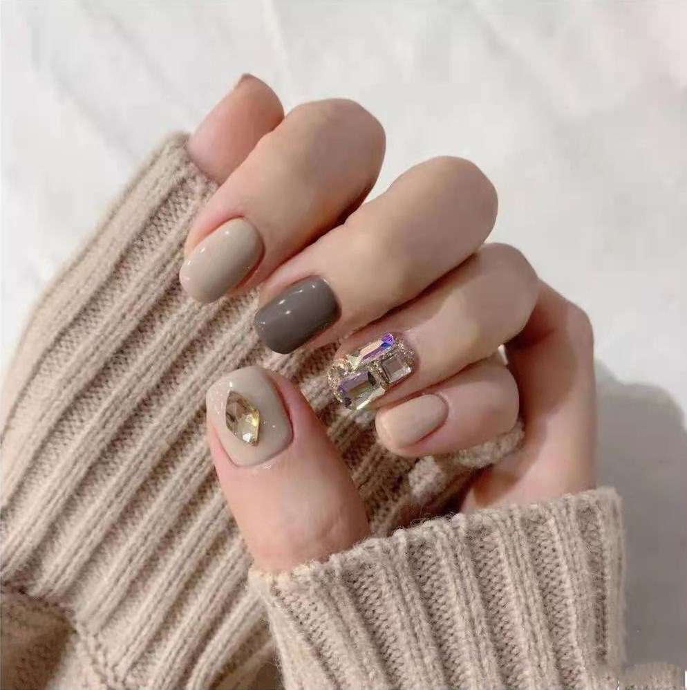 假指甲贴片成品水钻穿戴拆卸美甲短款新娘孕妇小红书抖音爆款定制