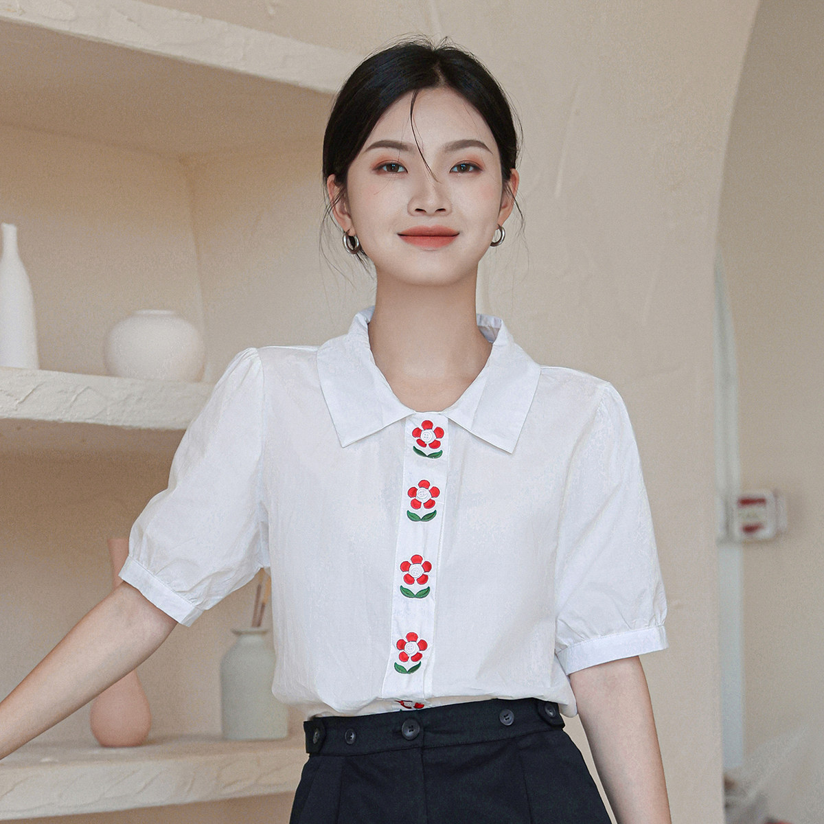 2021实拍夏　法式复古棉布刺绣小花设计少女泡泡袖短袖衬衫