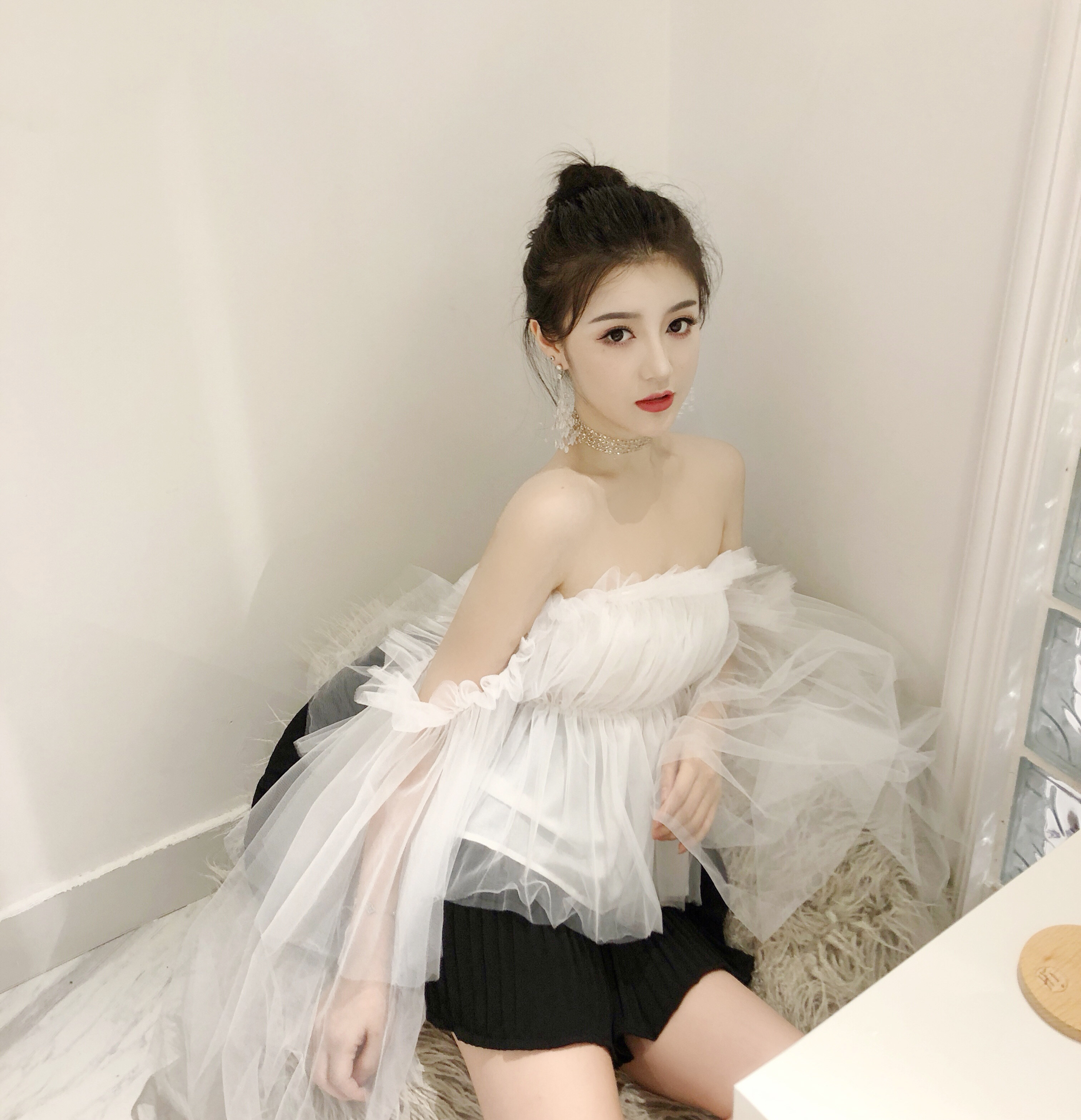 特价女款气质上衣_芭bis shop 气质仙女款一字肩性感露肩网纱抹胸