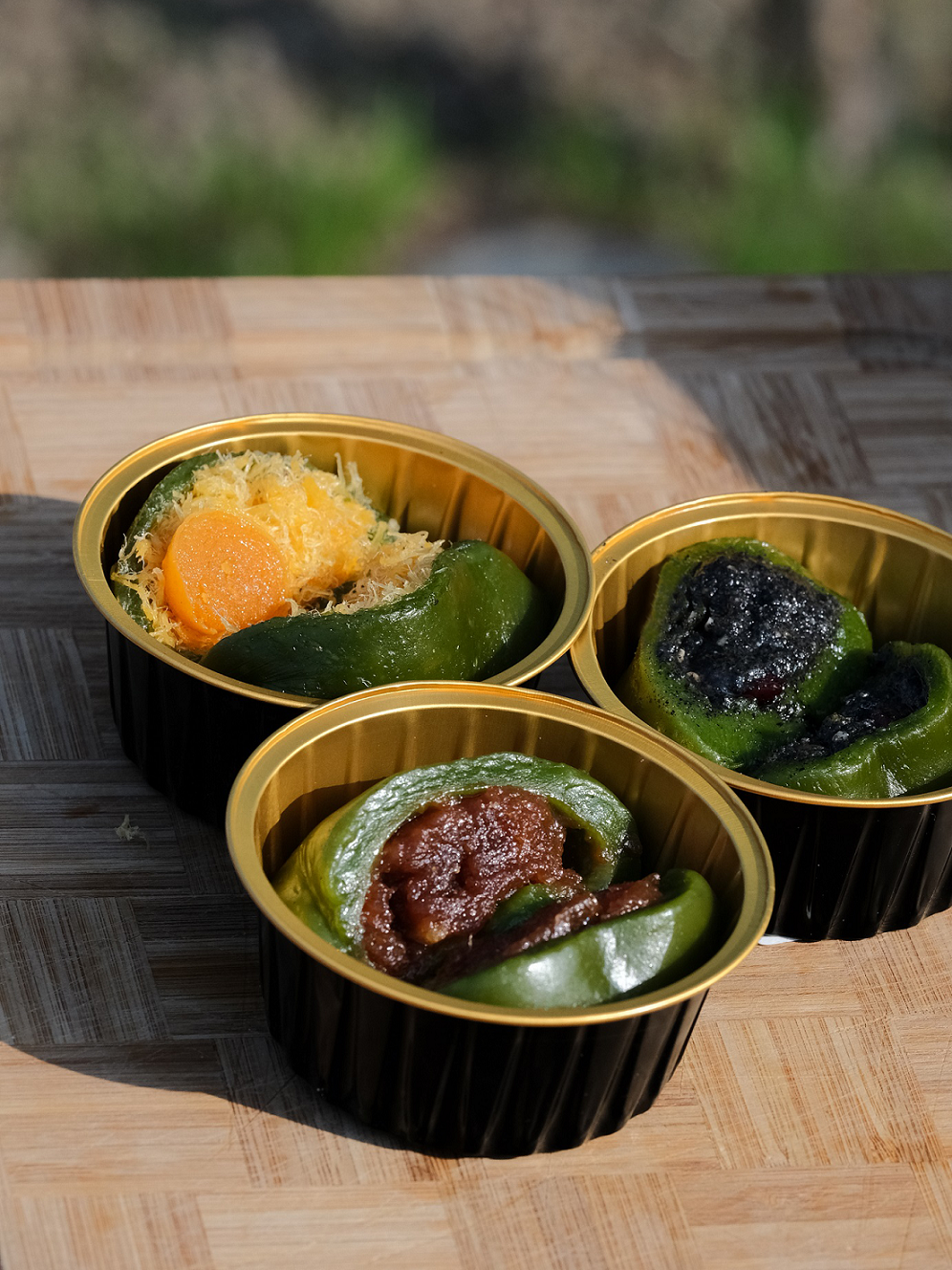 红跑车胖青团蛋黄肉松芝麻艾草清明果春游美食小吃