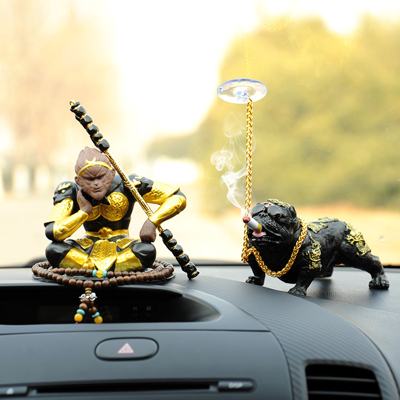 网红车载齐天大圣摆件抖音孙悟空汽车内饰品高档斗战胜佛可爱猴子