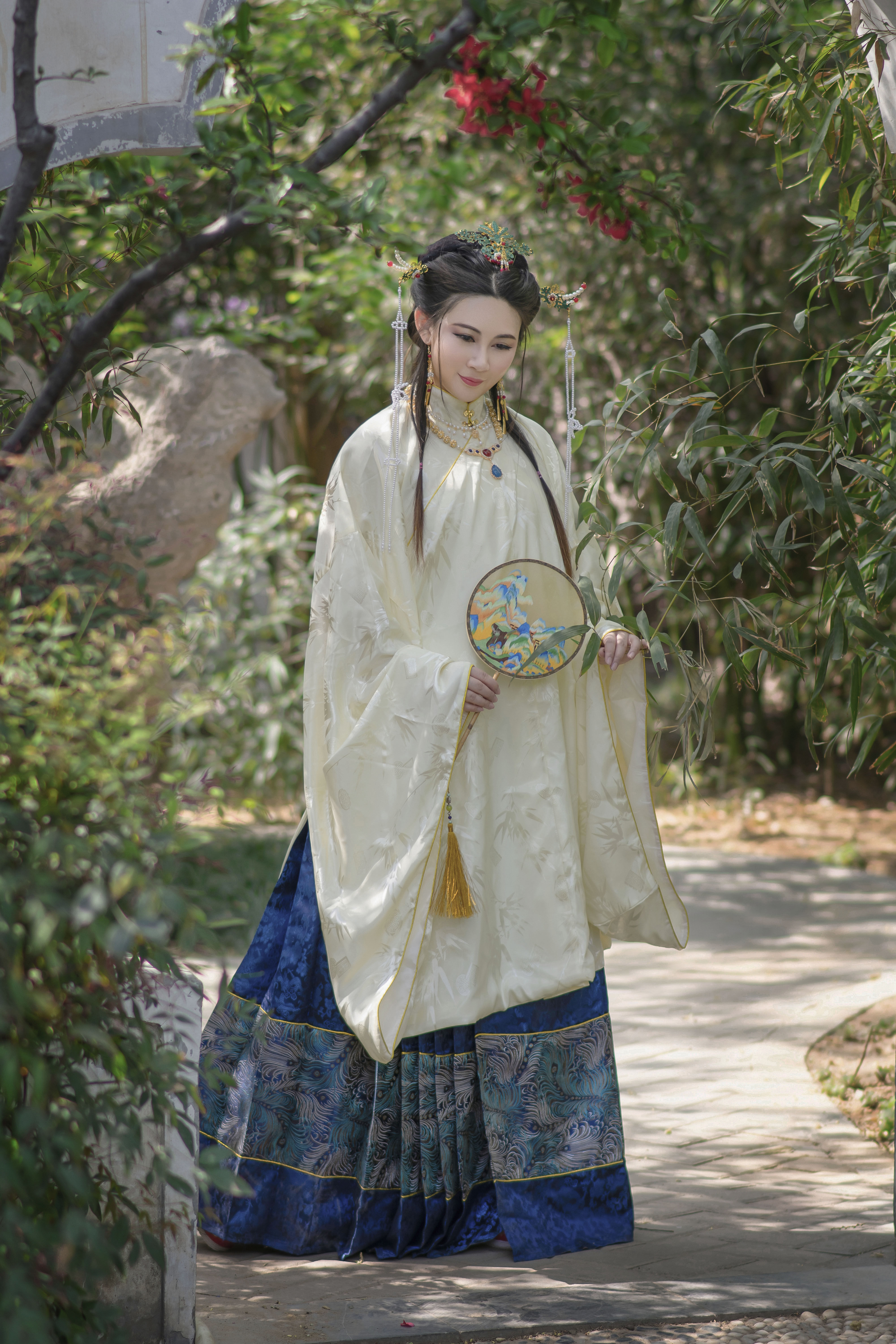 明制汉服女袄裙