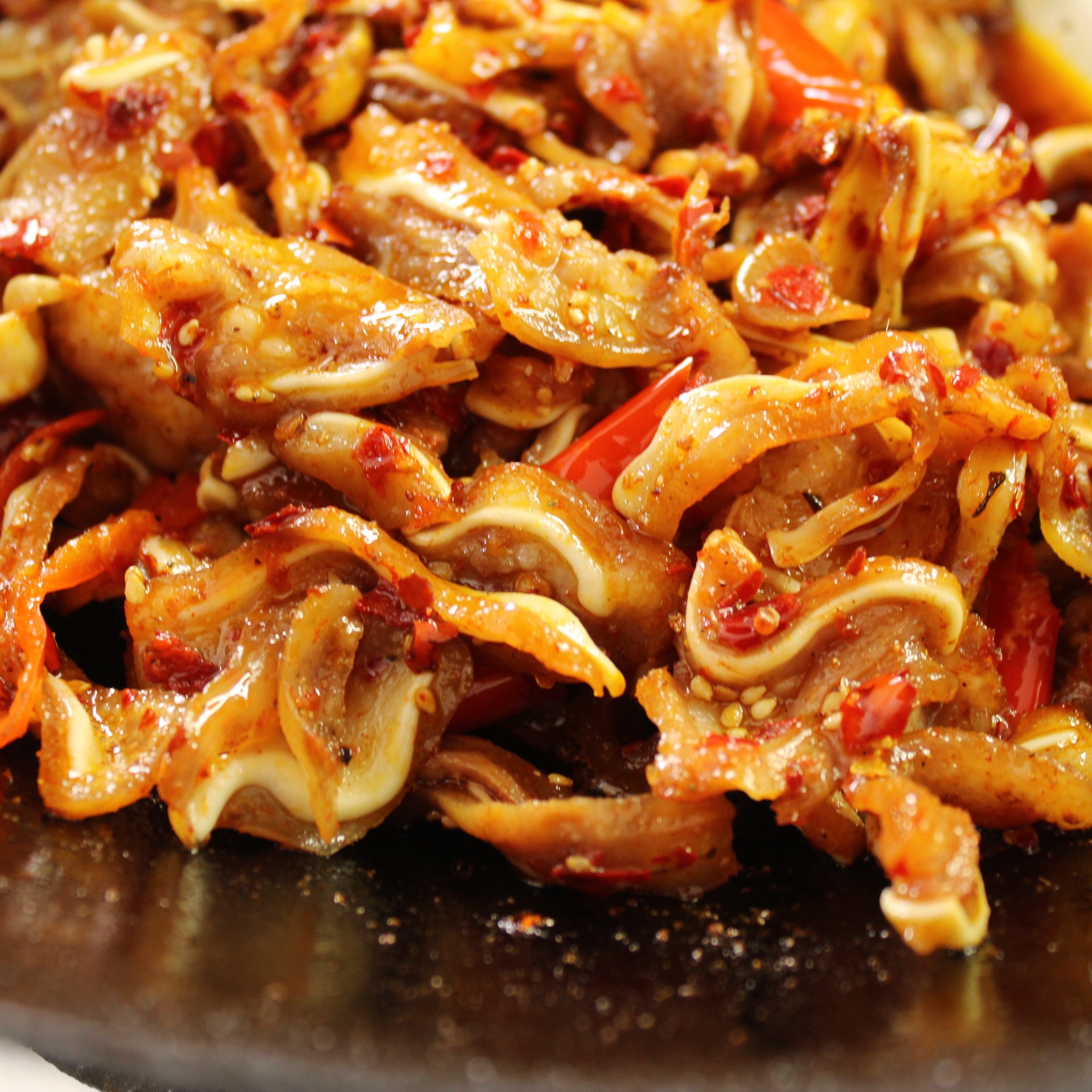 定制爆炒麻辣猪耳朵两只为一锅约400克99.8元