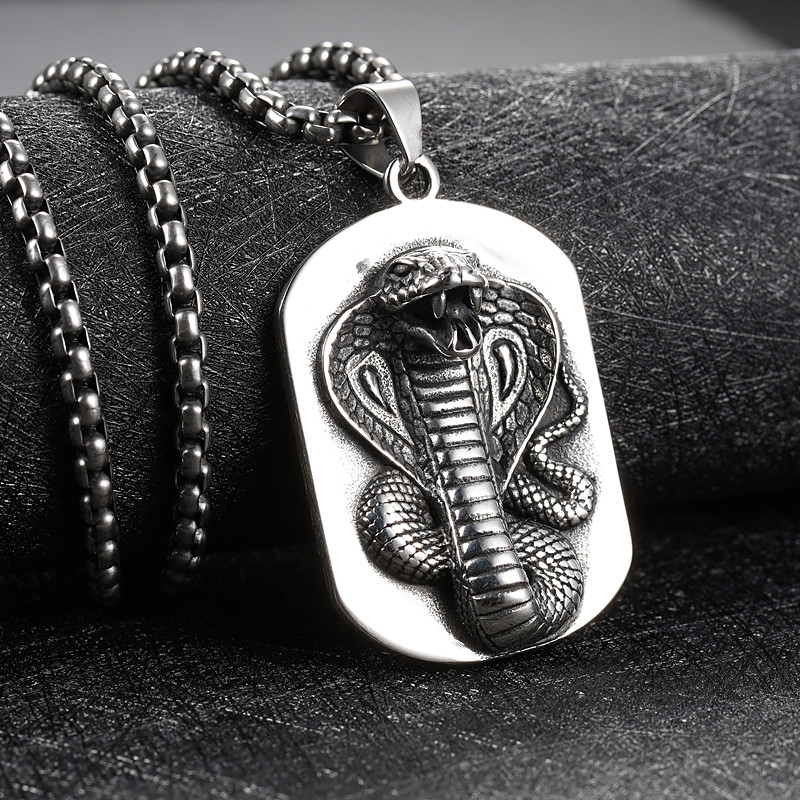 项链男 个性蛇_欧美眼睛蛇男士项链嘻哈钛钢动物世界吊坠长款潮人生肖
