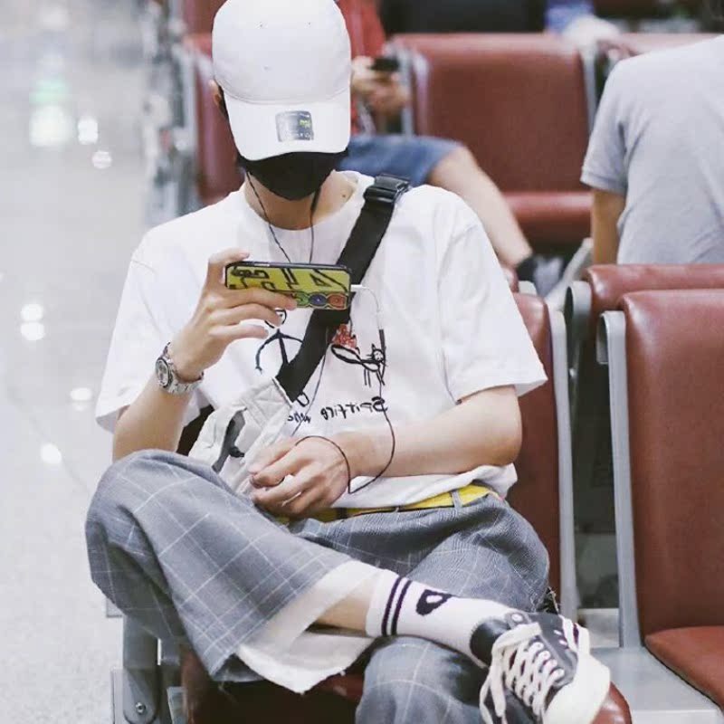 Wang Yibo Same item Short sleeved limit Skate UNIQ Round neck short-sleeve Yibo Tide of aid and servicein the Women's clothing/Boutique , T-shirt category - from Buy2taobao.com to provide professional Taobao agent buy service