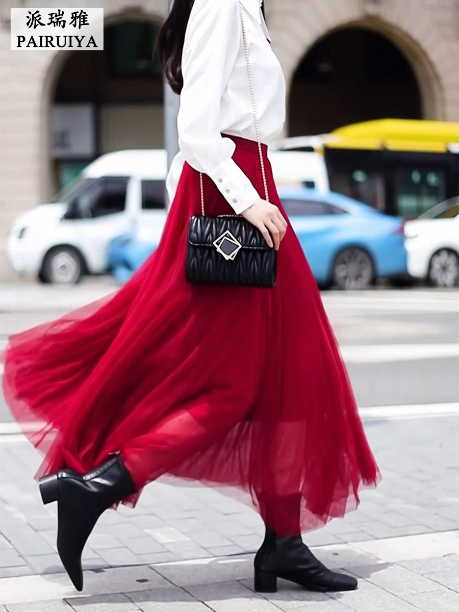 红色网纱半身裙