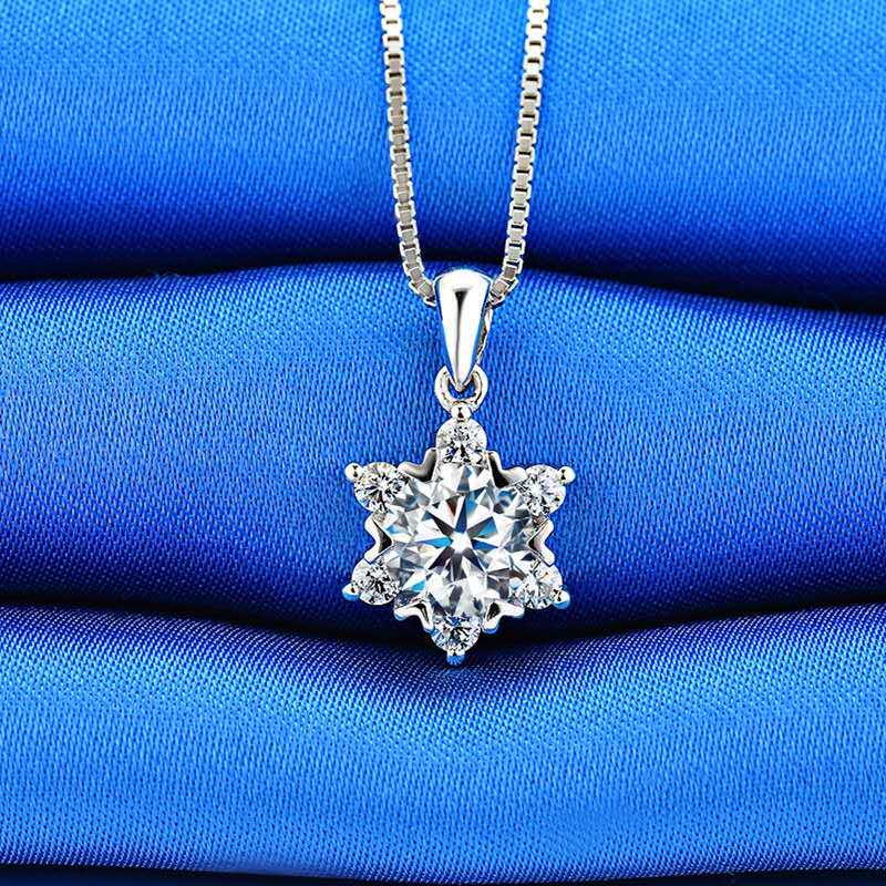 18k白金莫桑石项链pt950铂金经典六爪雪花锁骨链1克拉吊坠礼物女