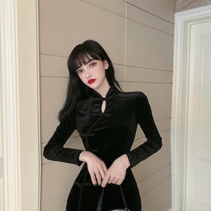 Retro improved cheongsam style waist closing and thin buttock wrapping solid color long sleeved long skirt velvet dress