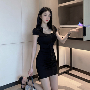Women's sexy slim dress with short sleeves and buttocks