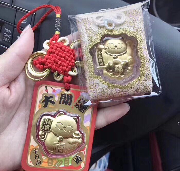 现货日本周大福 东京限定招财猫开运御守金色 红色招财猫挂件0.2g