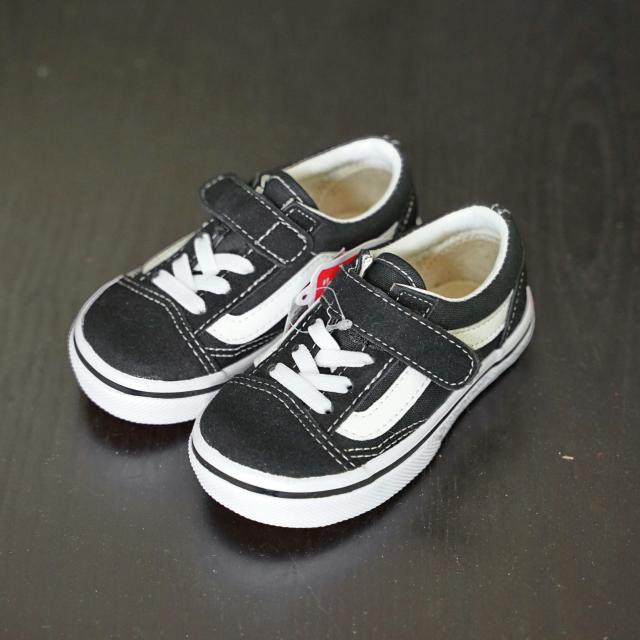 日本采购万斯童鞋 Vans 儿童板鞋帆布鞋 低帮魔术贴松紧带运动鞋在类目 童鞋/婴儿鞋/亲子鞋, 帆布鞋中 - 来自Buy2taobao.com提供专业的淘宝代购服务