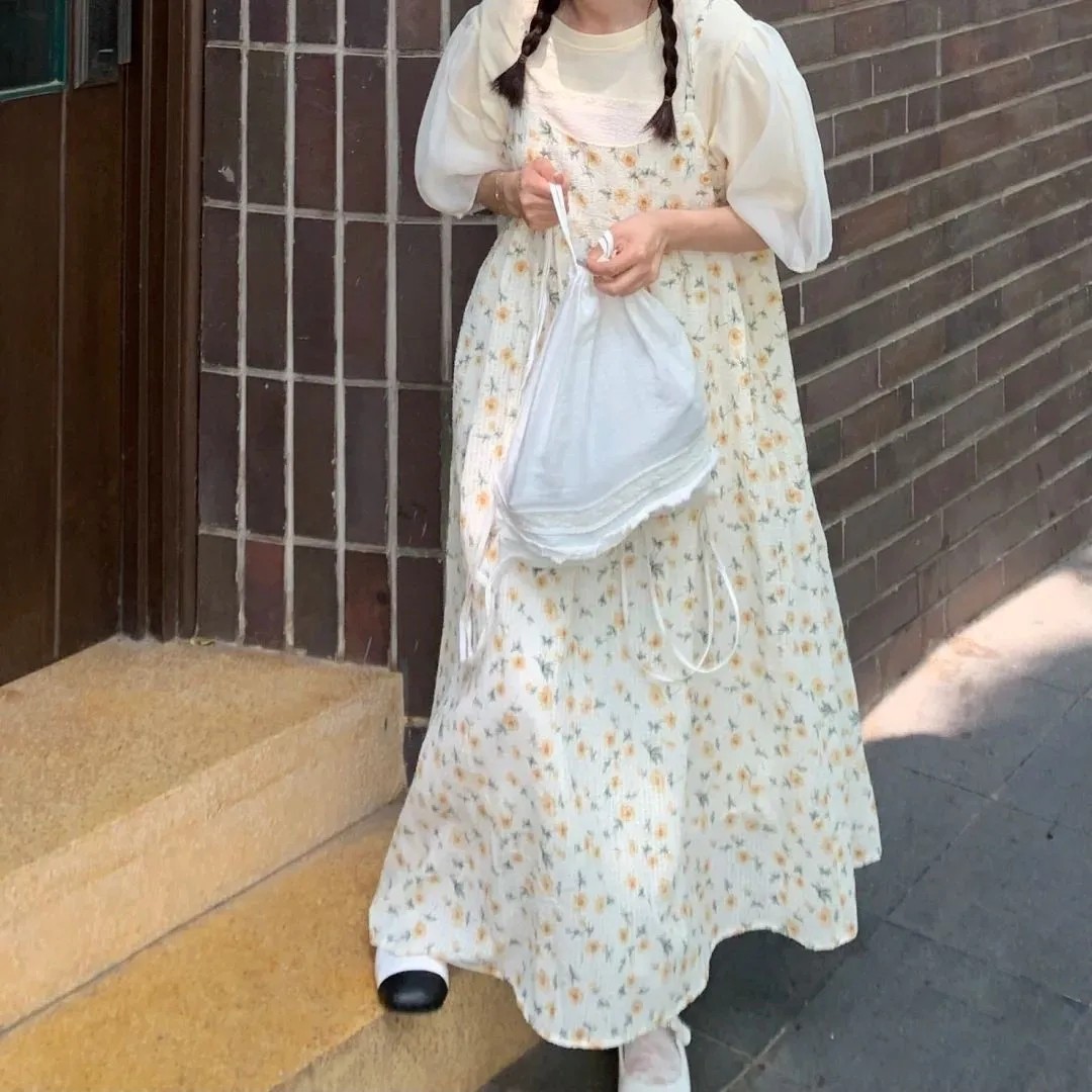 奶系穿搭套装学生宽松日系软妹吊带碎花连衣裙网纱拼接t恤两件套