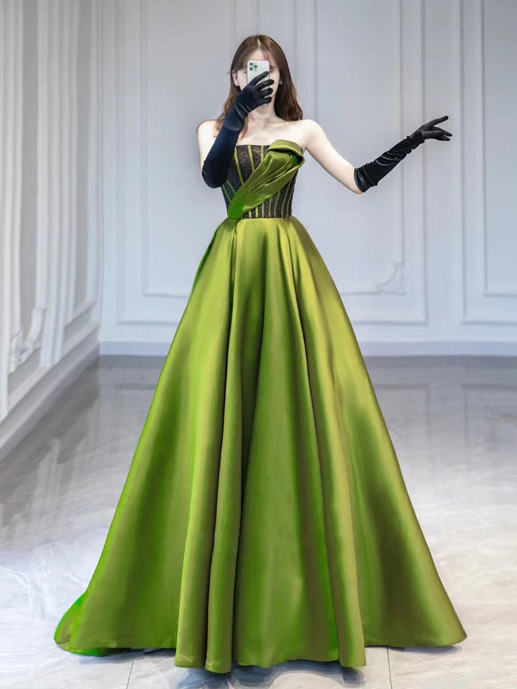浪漫巴黎婚纱礼服批发店的优惠券大全—绿色缎面抹胸晚礼服2021气质