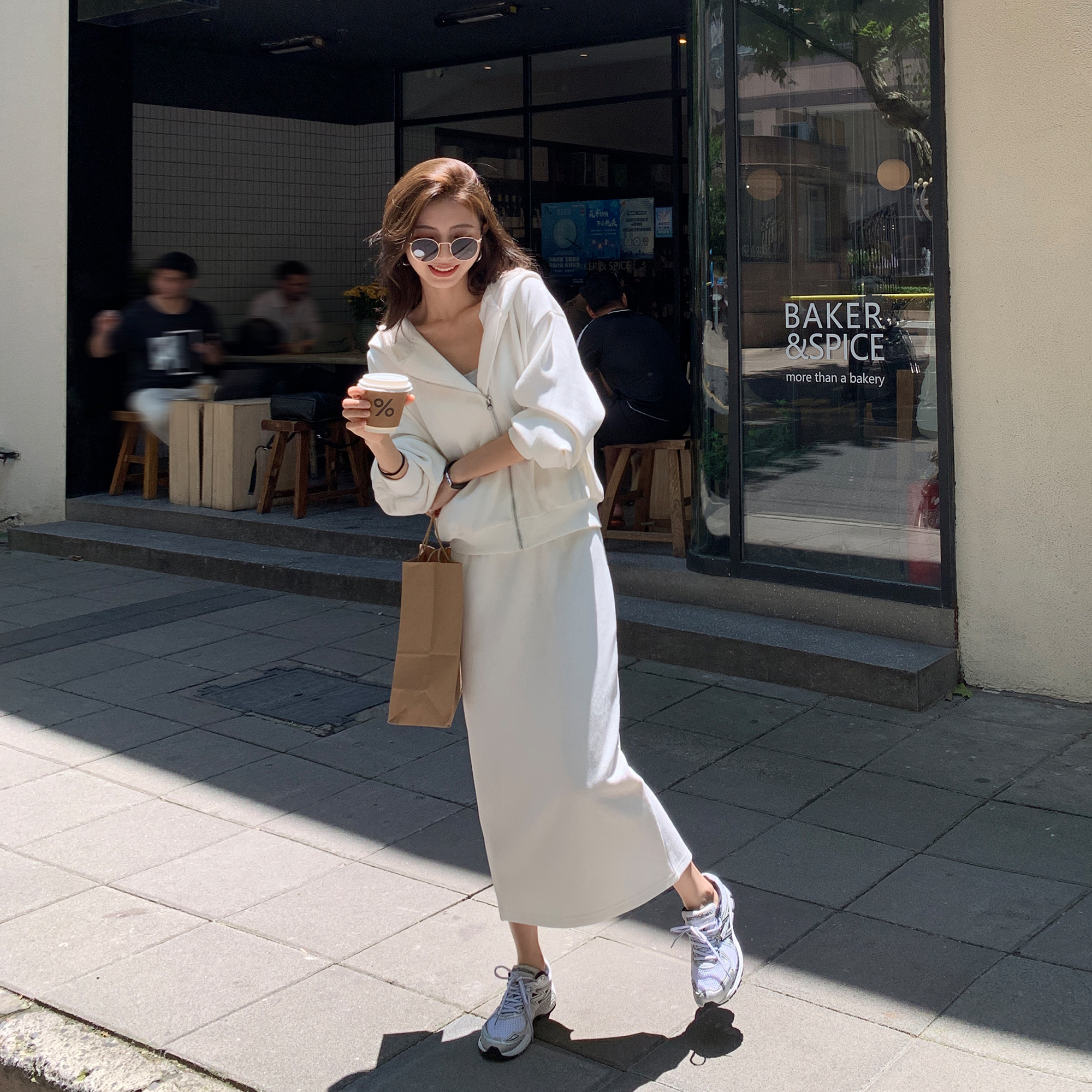 mulvan 白色卫衣裙后开叉运动风半身裙女新款休闲显瘦包臀中长裙