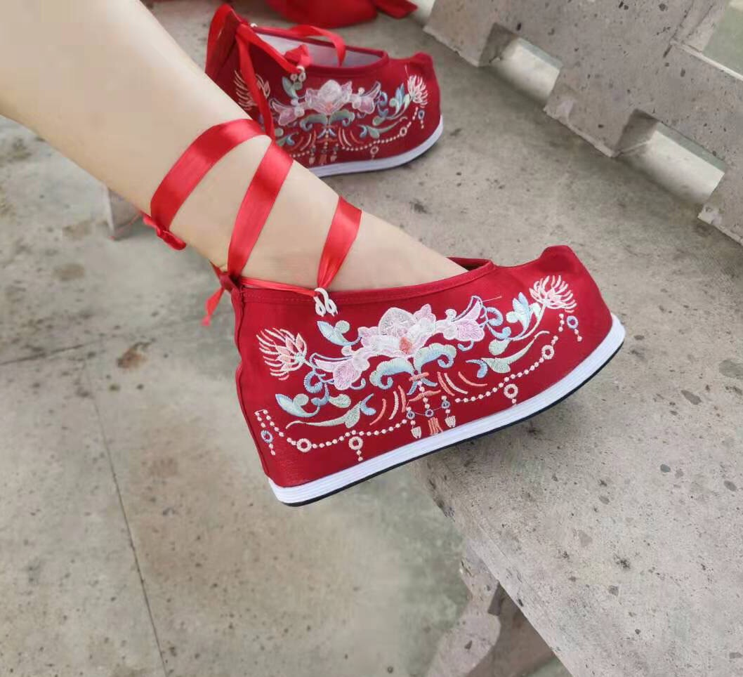 古装弓鞋内增高女汉服鞋子高跟绣花古代古风cos鞋红色中式婚鞋