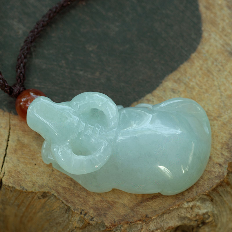 钰达玉牛翡翠牛吊坠十二生肖立体圆雕牛挂件天然玉项链挂件 dym