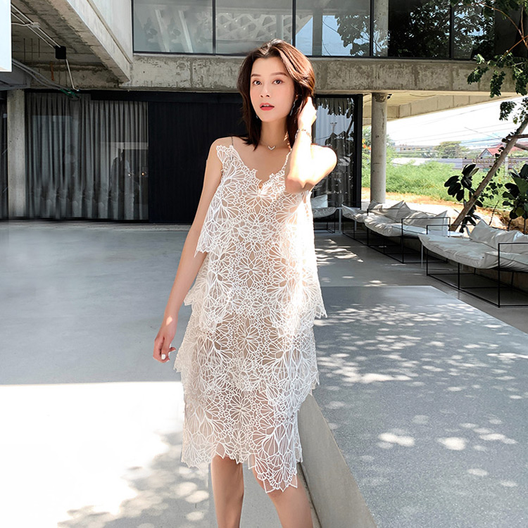 胶囊小姐 白色镂空蕾丝连衣裙女2019新款夏季中长款网纱v领吊带裙