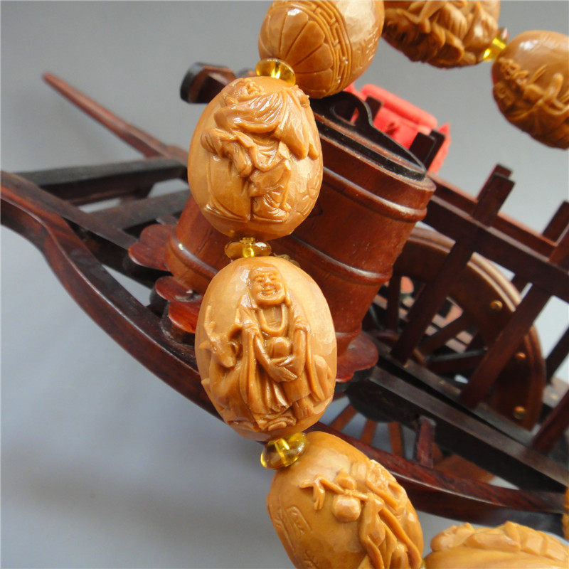 苏州舟山核雕老艺人朱红梅《浮雕全身十八罗汉》