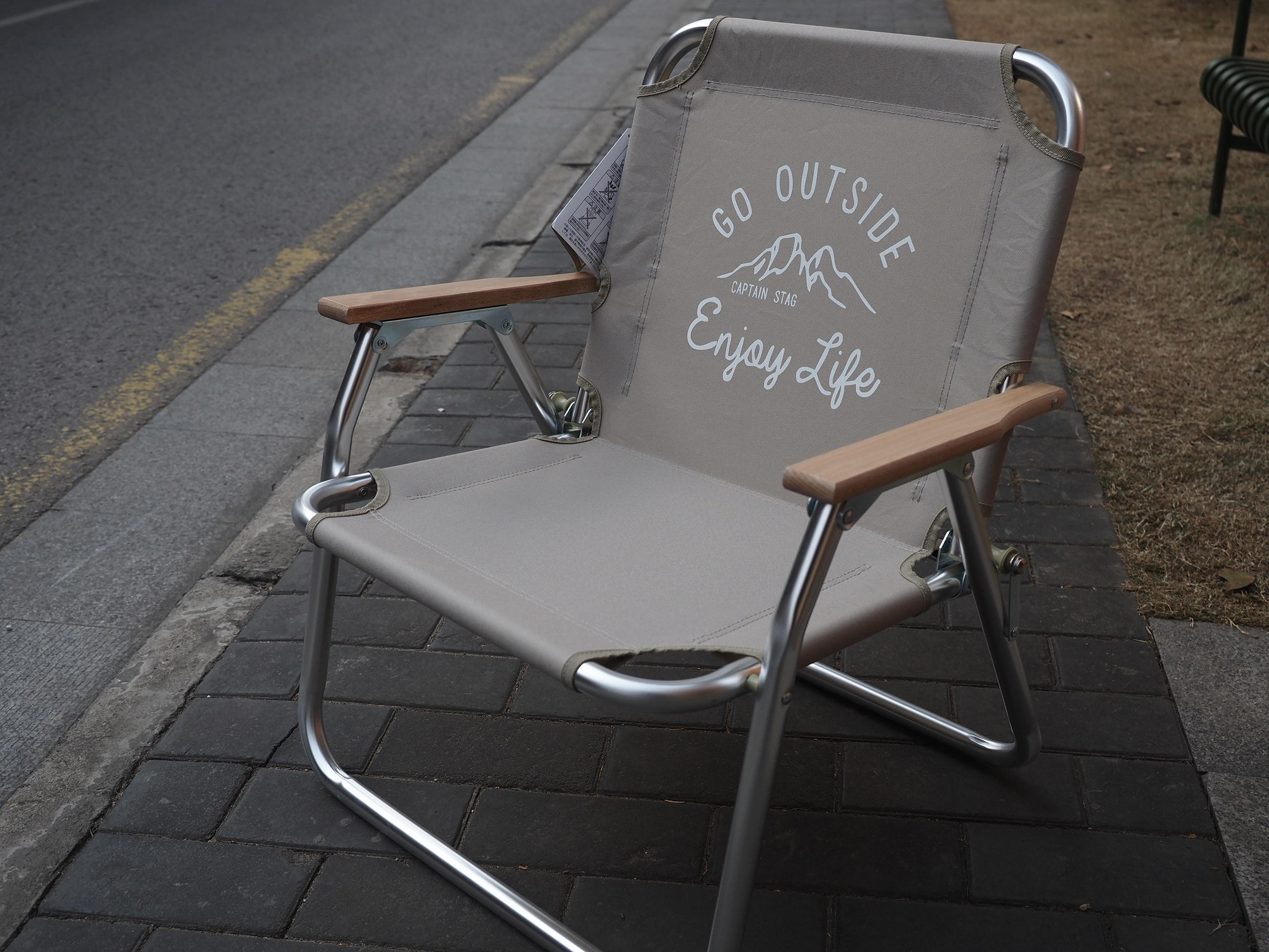 captainstag日本鹿牌户外露营轻量简约现代折叠椅舒适卡其色成人