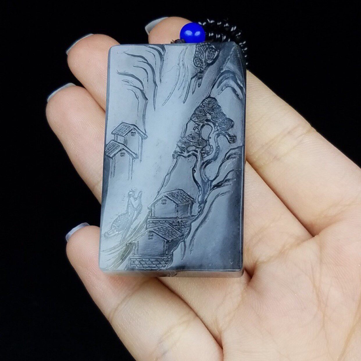 天然新疆和田男款证书挂件籽料青花山水画牌子颈饰