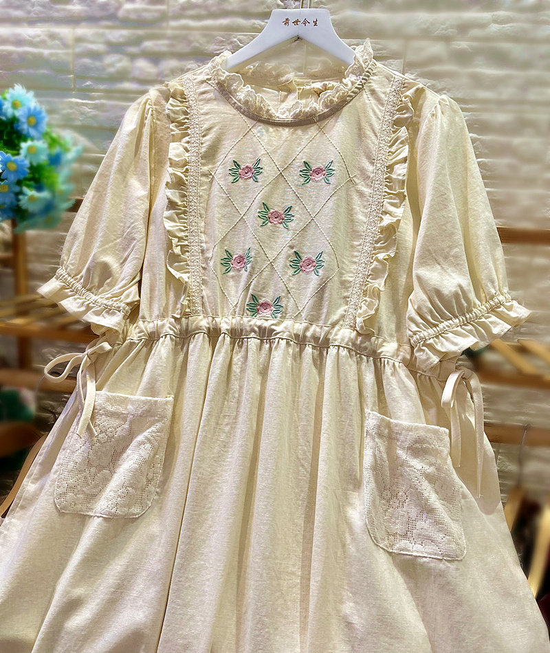 熊姑娘2023口袋圆领绣花宽松短袖夏季文艺森系连衣裙