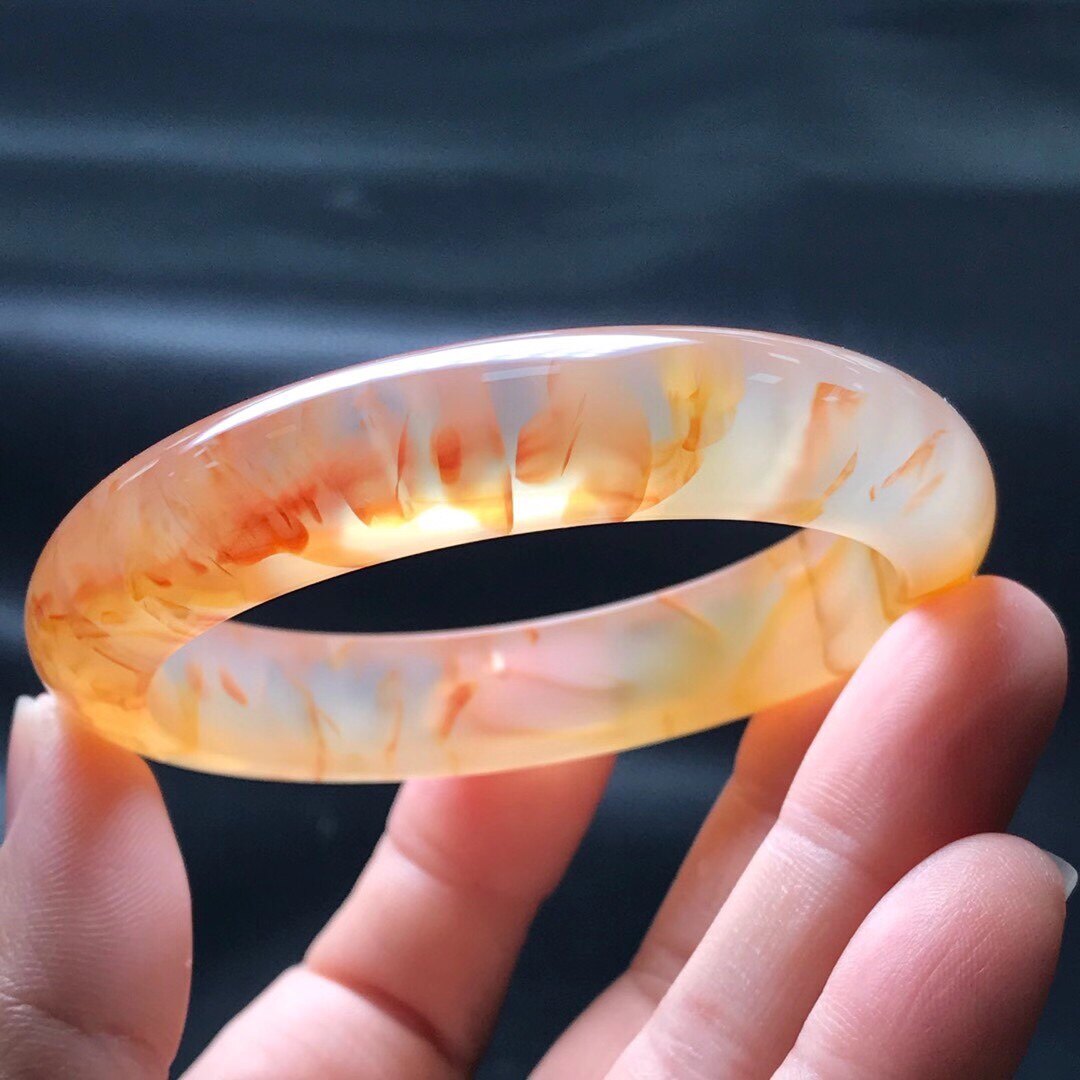 龙纹玛瑙手镯内径58mm浪漫红花瓣送礼佳品已售0￥3000折后价￥3000