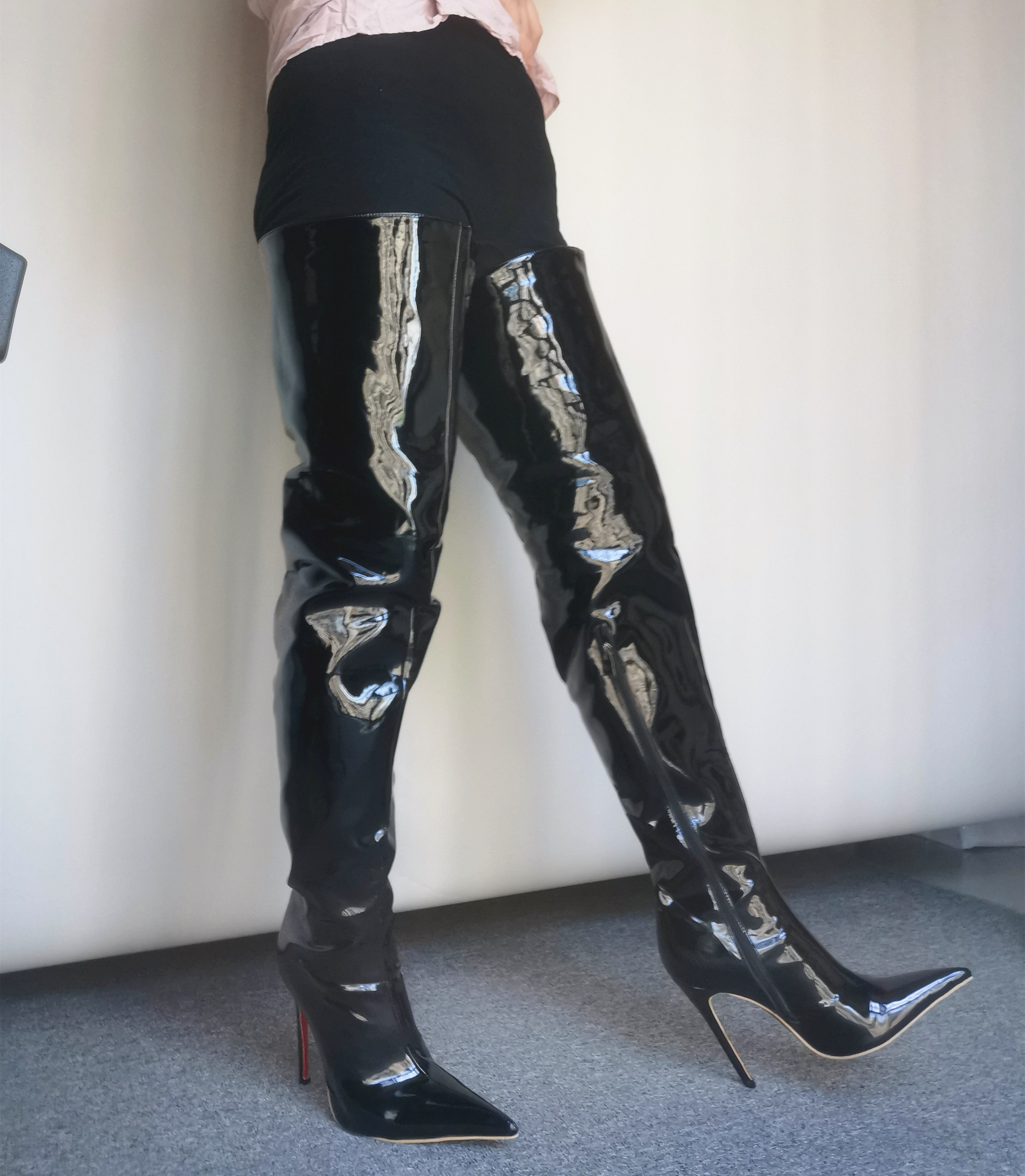 一折女王sm鞋_12cm细跟高筒靴大筒围大腿靴反串伪娘大码鞋sm超尖头