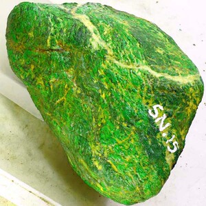 贤航翡翠缅甸天然翡翠原石玉石毛料莫湾基鲜加绿满色满绿手镯料