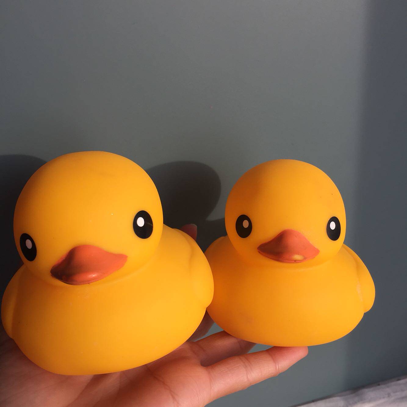 玩偶香港大黄鸭公仔男孩女孩儿童洗澡玩具安全无毒香气小鸭