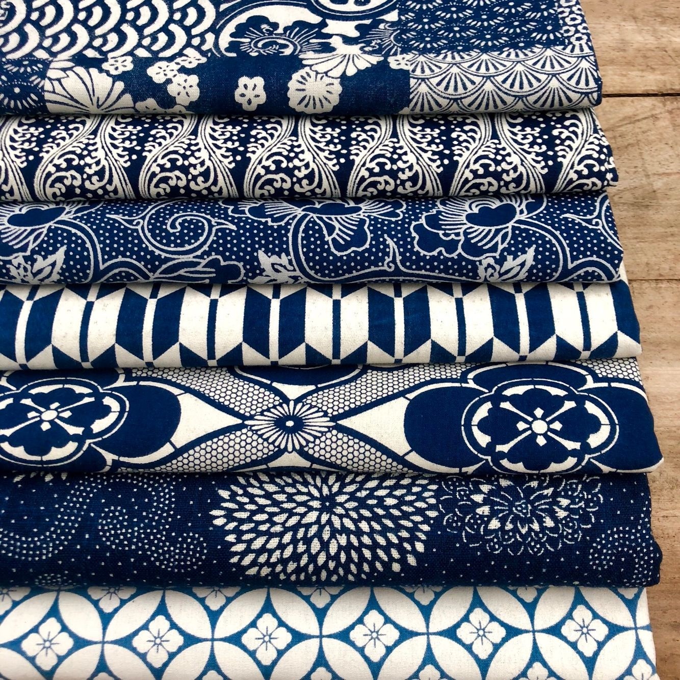 日本蓝染古布花型植物靛蓝印花布拔染型染蜡染纯棉手工服装面料