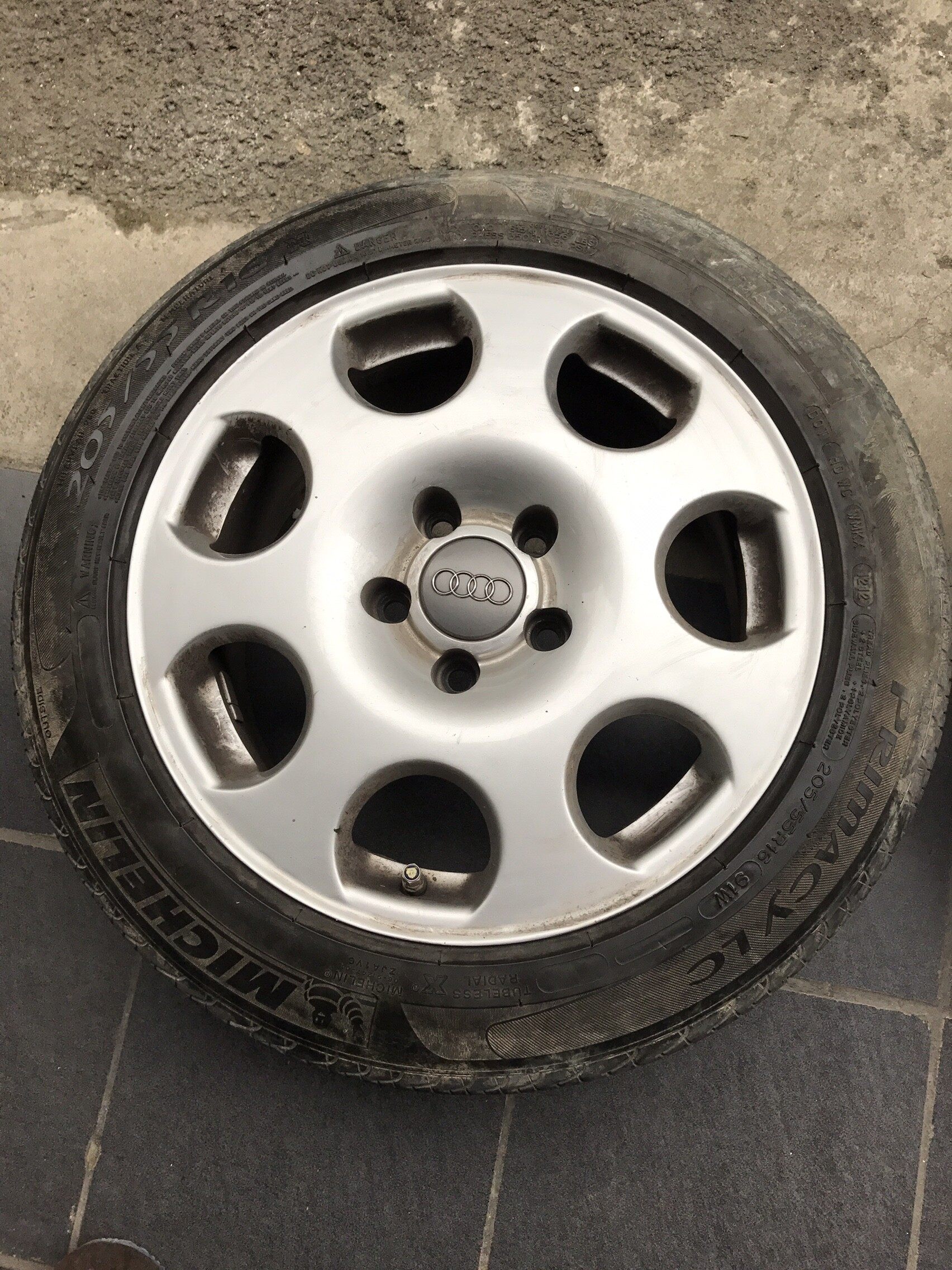 老奥迪a6车 &yen 380 四川 成都 老奥迪a6车轮毂,轮胎共4套,每套380元