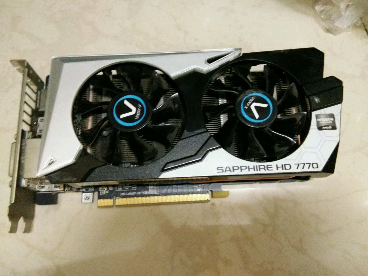 蓝宝石hd7770    2g黑钻版