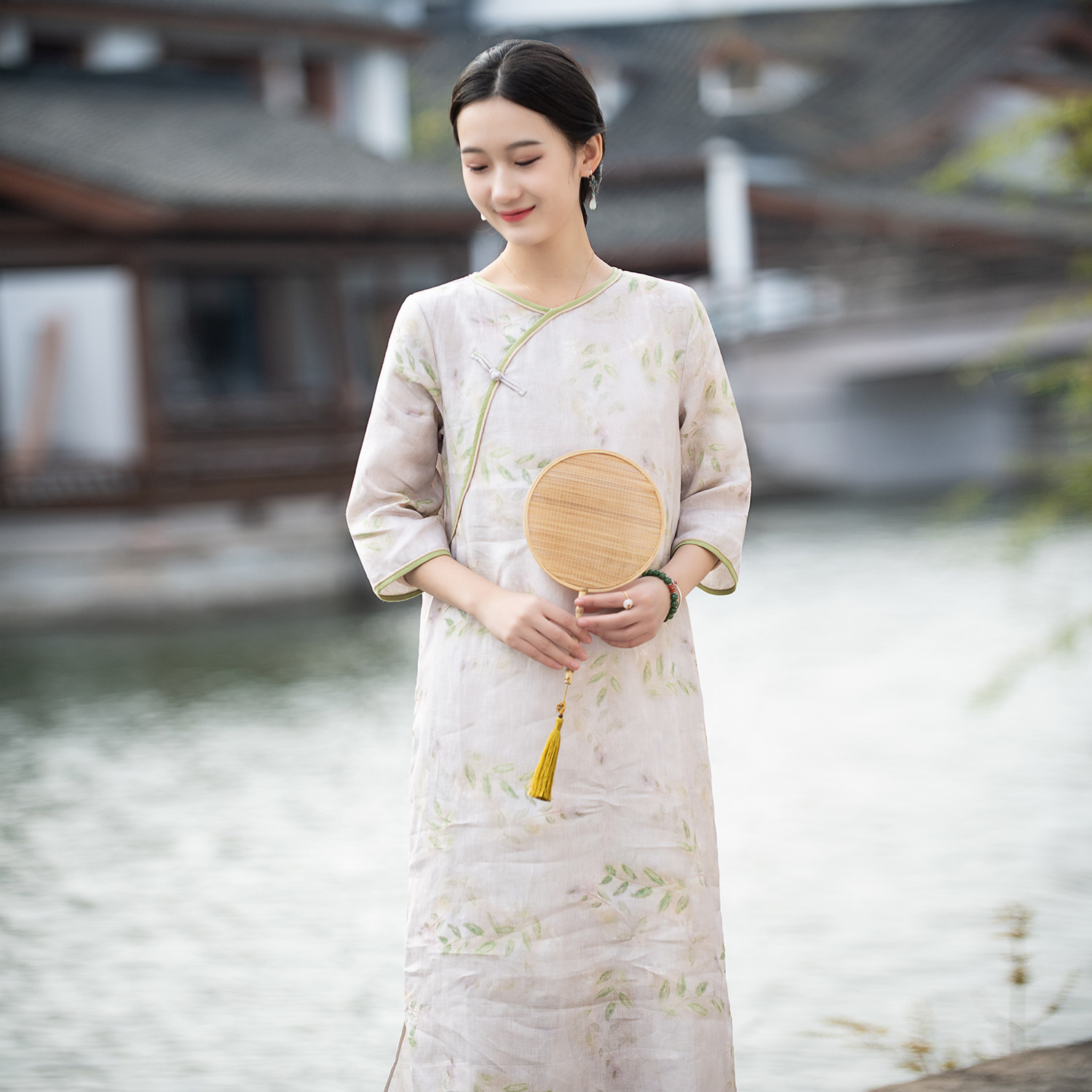 浙江 杭州汀素女装/女士精品连衣裙更新时间:2022年04月14日中式七分