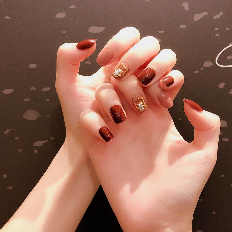 短款显手白_短款酒红 豆沙色跳色显手白假指甲成品 美甲贴片优惠券