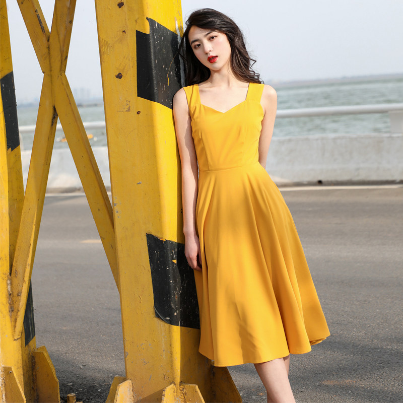 法式连衣裙显瘦气质裙子黄色吊带裙修身中长裙黑色背心裙女夏新款