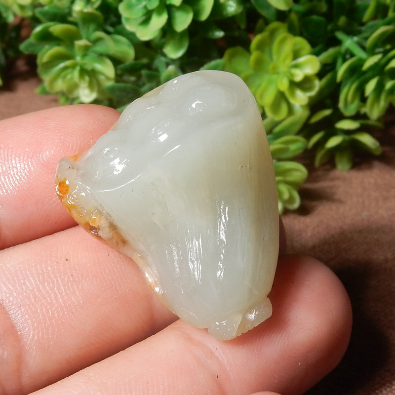 方言精品新疆和田玉挂金皮青白玉籽料巧雕莲蓬吊坠爆亏回馈h