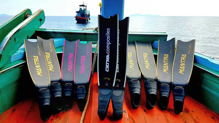 意大利mantra 碳纤维自由潜水脚蹼