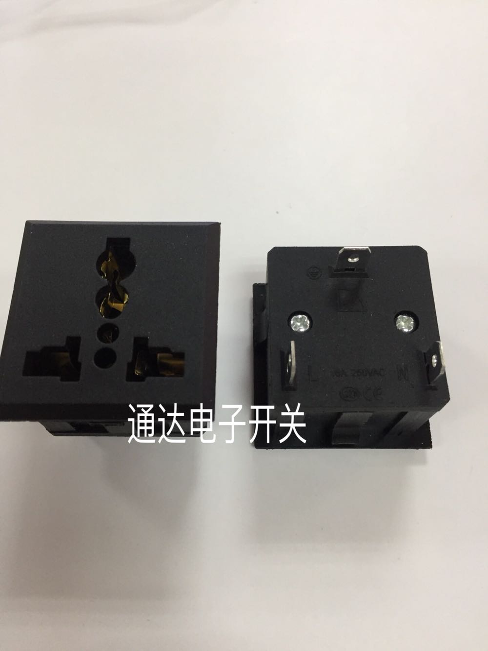 機箱交流多功能插座三腳電源插座 AC插座 嵌入式萬能電源插座在類目 電子/電工, 接線板/插頭, 轉換插頭中 - 來自Buy2taobao.com提供專業的淘寶代購服務