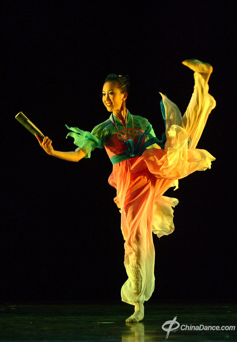 红果果舞台演出服饰/春眠不觉晓/舞蹈服/民族女子独舞服饰/古典舞