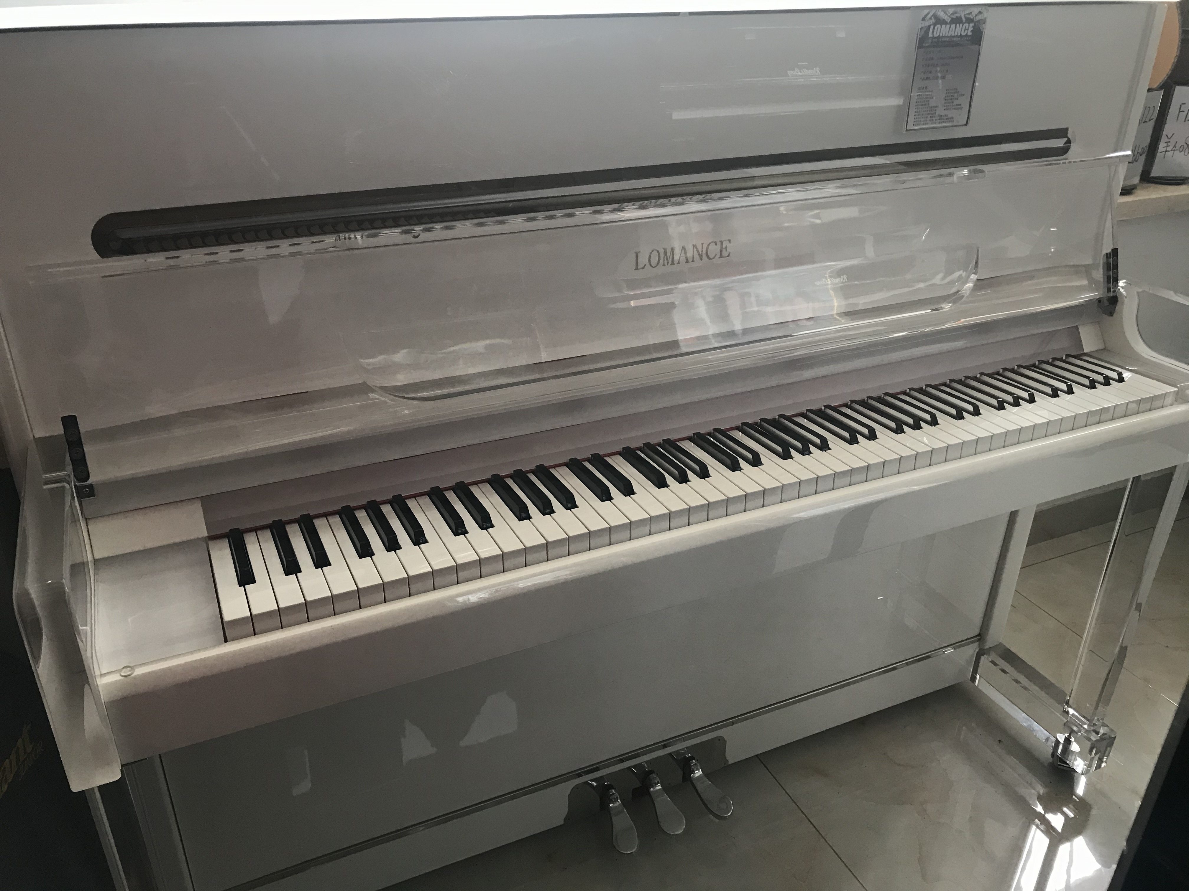 一折海伦钢琴_无锡海伦钢琴罗曼sk3水晶钢琴白色钢琴88键专业演奏练习