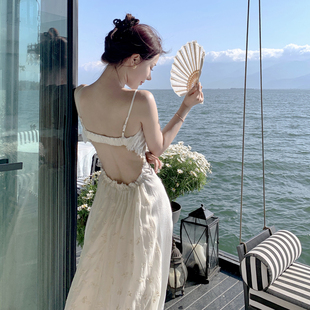 波西米亚小众设计感白色露背连衣裙超仙女裙三亚海边度假吊带长裙