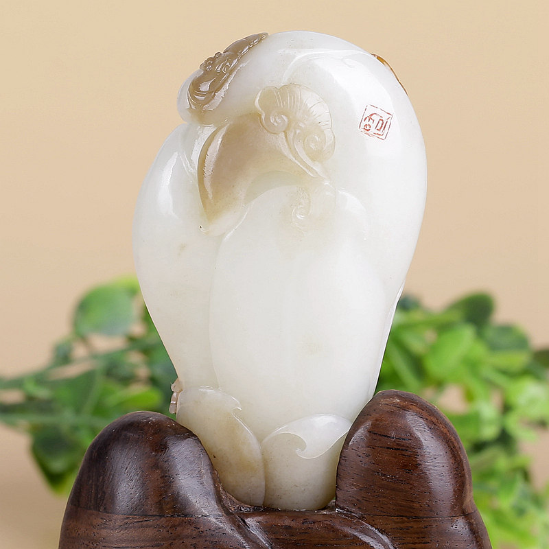 新疆玉雕大师文军作品 和田玉白玉玉兰花摆件 360克